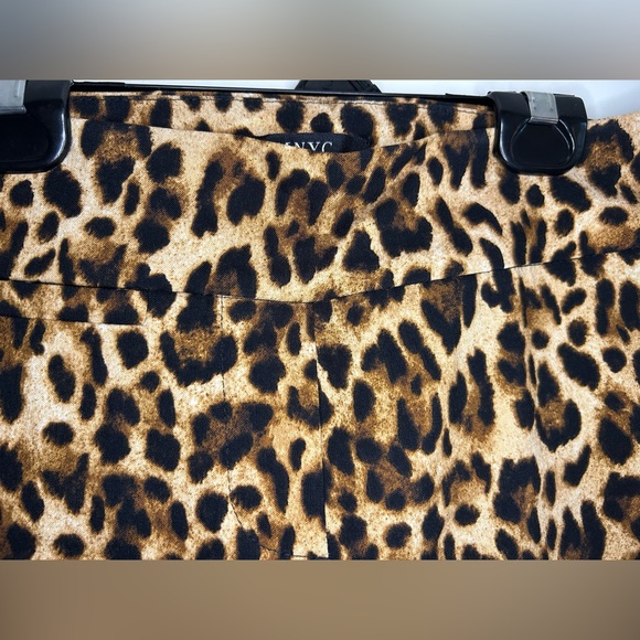 Isaac Mizrahi Leopard print stretch straight-leg pants. Size Small. Worn once. - Picture 5 of 7